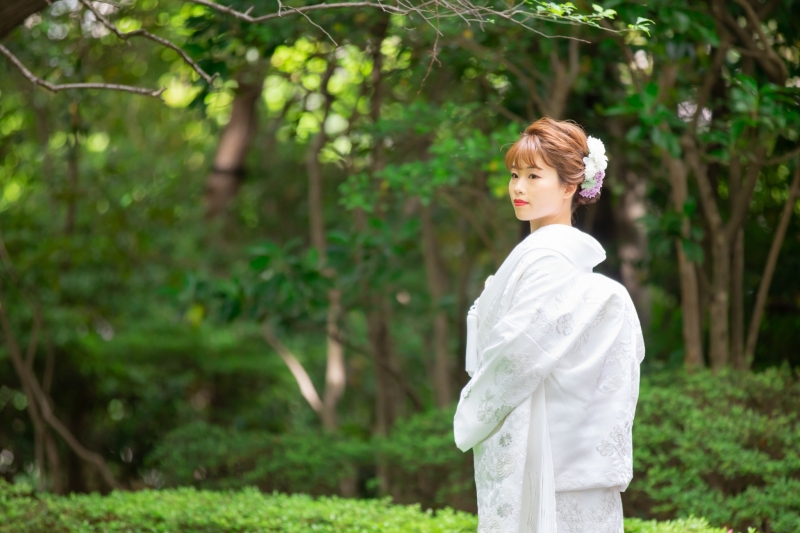 新緑の時期にぴったりな白無垢