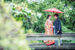 広大な日本庭園で和装の撮影