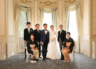 ご両家ご家族がお揃いになる、特別な1枚です