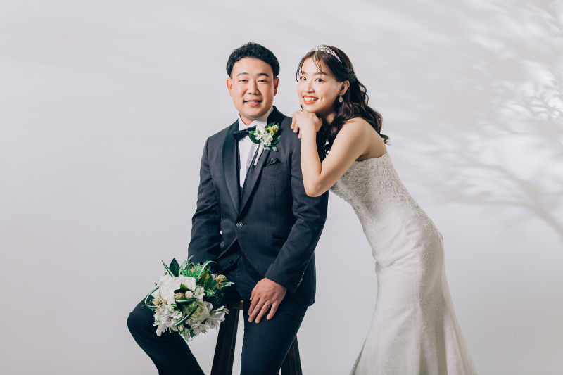 シンプルな白背景のスタジオで！