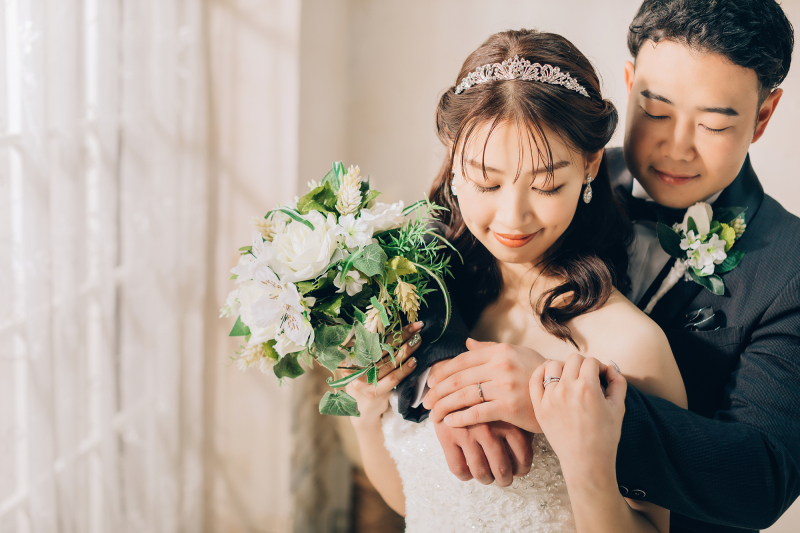 重ねた手元を見つめて☆