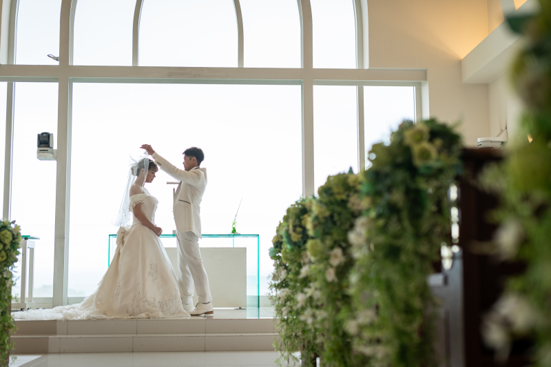 挙式ワンシーンのベールアップ