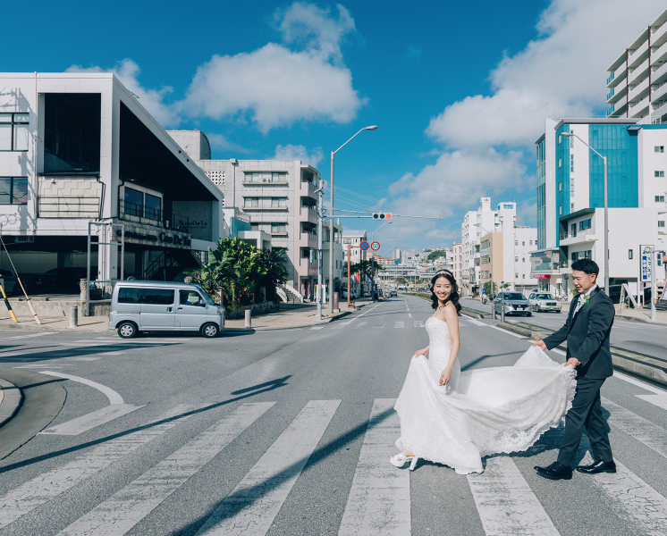 見慣れた那覇の街並みの中で、非日常を感じる１枚♪