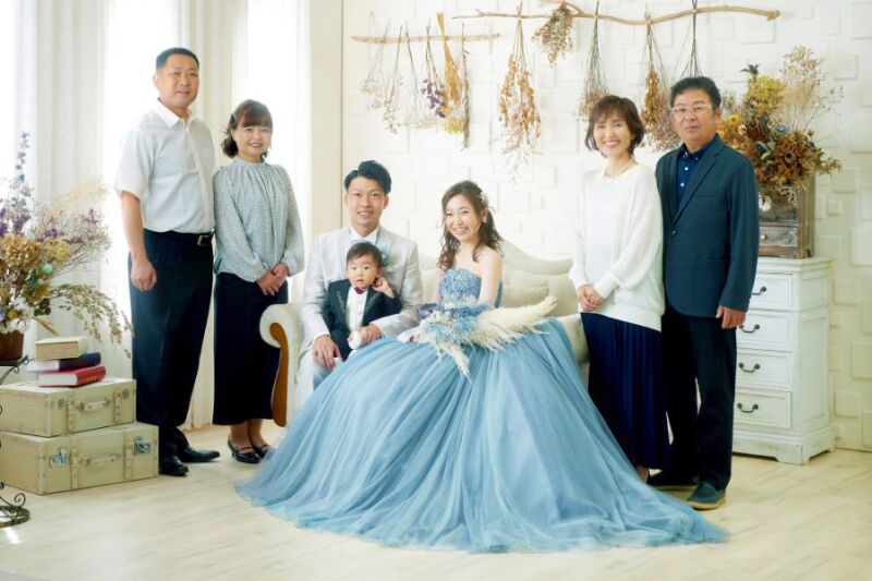 【ご家族と一緒に…♪】ファミリーフォトプラン＜ドレス1着＋データ40カット＆お部屋に飾れる6面フレーム台紙付き＞