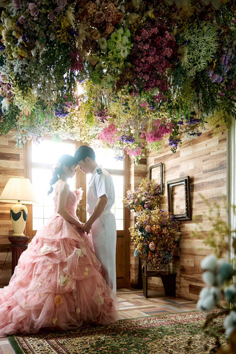 【いっぱい撮れて大満足♡】スタジオ洋装スタンダードプラン＜ドレス1着＋特製台紙＋データ40カット付き＞