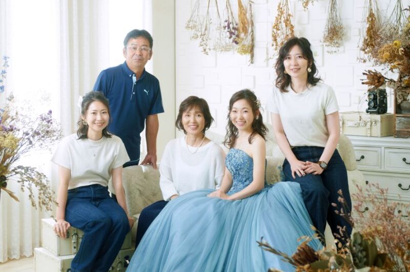 【ご家族と一緒に…♪】ファミリーフォトプラン＜ドレス1着＋データ40カット＆お部屋に飾れる6面フレーム台紙付き＞