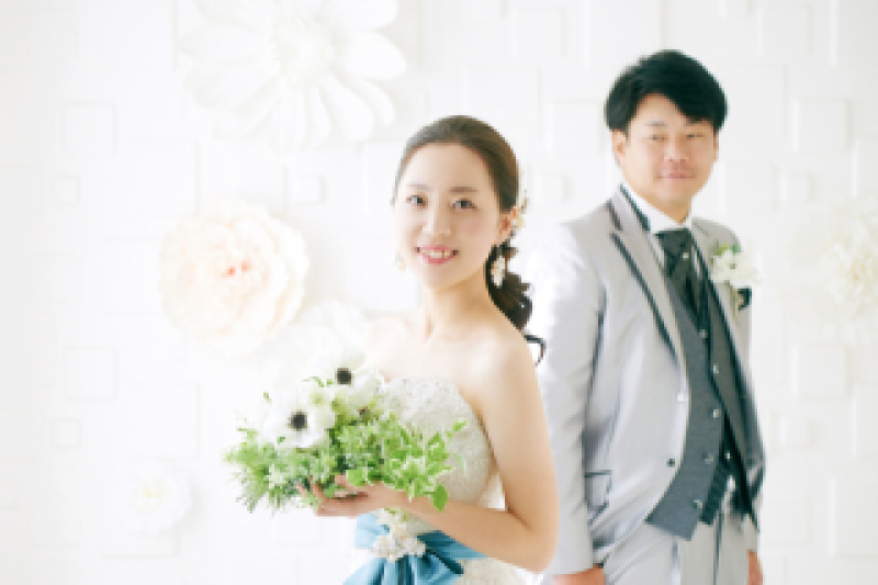 【ドレスが2着選べる！】スタジオ洋装グレードアッププラン＜ドレス2着＆データ60カット＋アルバム付＞