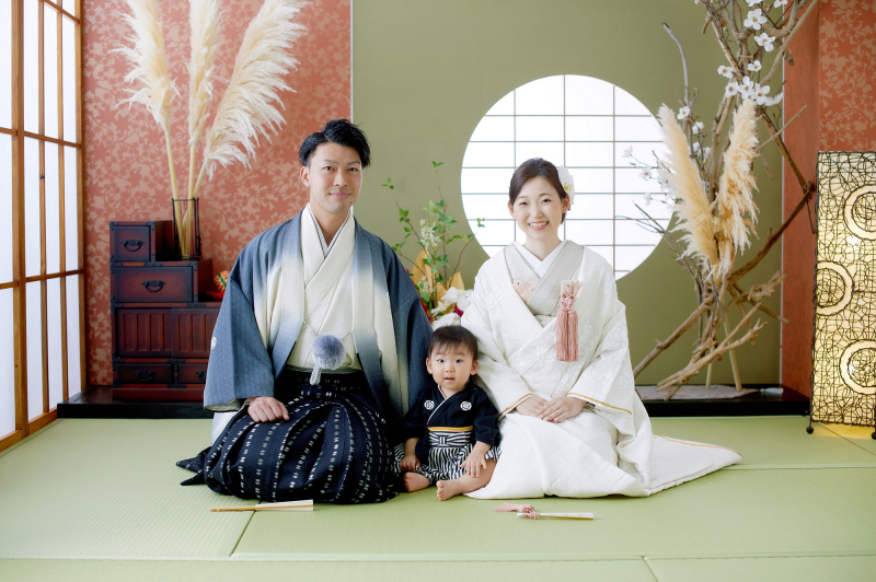 【ご家族と一緒に…♪】ファミリーフォトプラン＜和装1着＆データ40カット＋お部屋に飾れる6面フレーム台紙付き＞