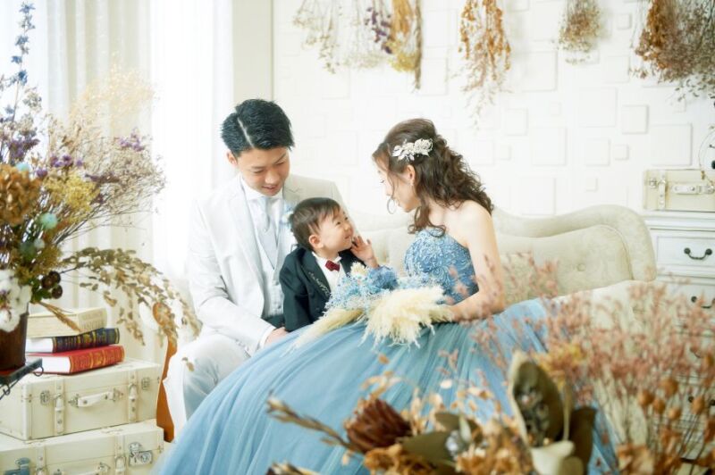 【ご家族と一緒に…♪】ファミリーフォトプラン＜ドレス1着＋データ40カット＆お部屋に飾れる6面フレーム台紙付き＞