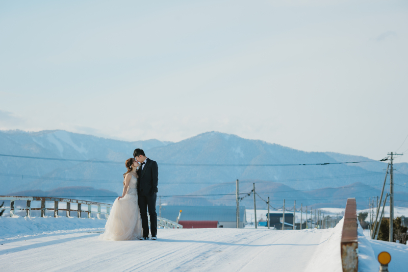 大自然の風景に溶け込むおふたりの美しい姿