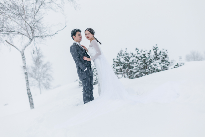 降り続く雪の中で