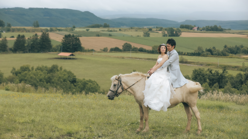 大自然をバックに