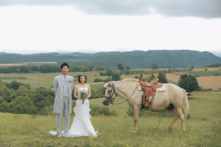 北海道の牧場で残すウェディングフォト