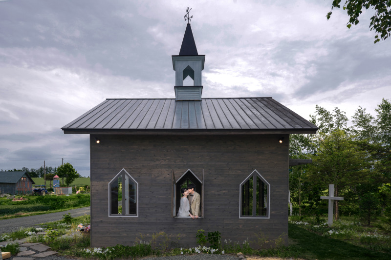 北海道らしいナチュラルテイストのチャペルガーデン