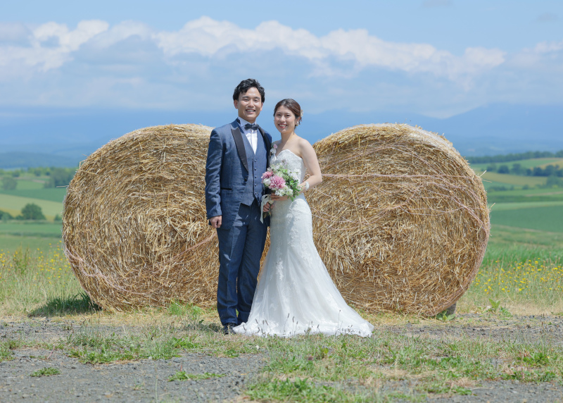 牧草ロールと一緒に