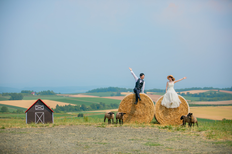 馬や羊たちとの撮影は自然と笑顔がこぼれちゃう！