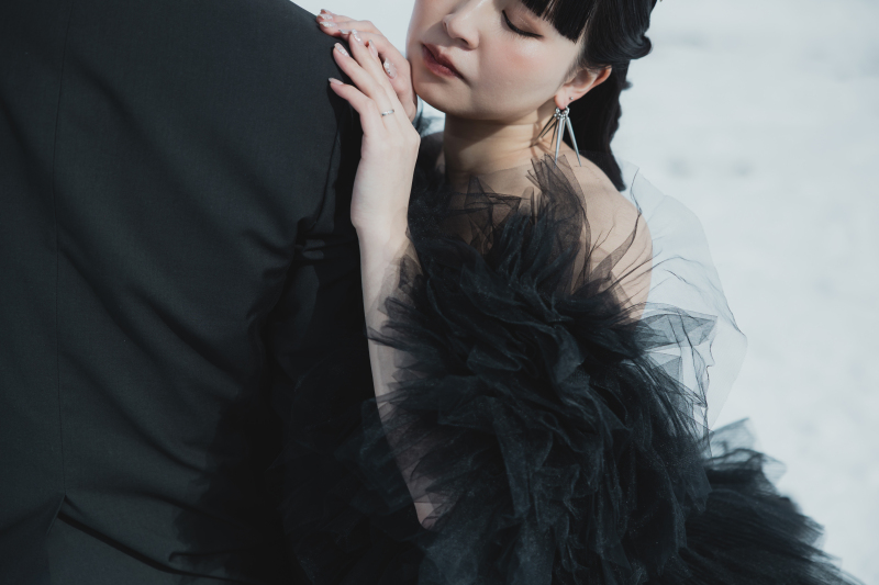 アクセサリーやメイクも映える