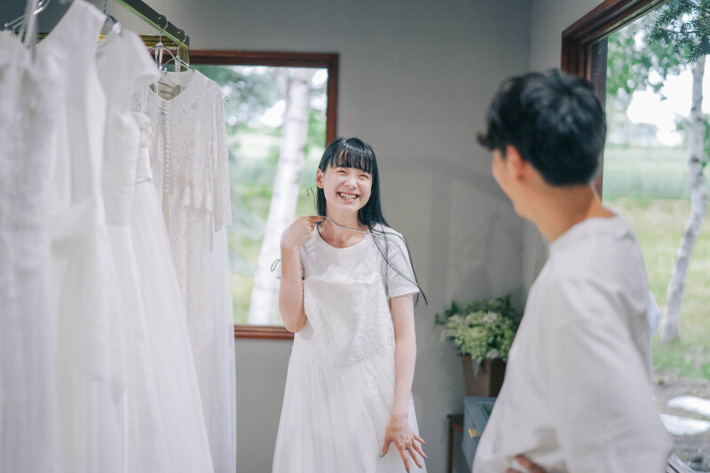まずはお二人でお衣装合わせ