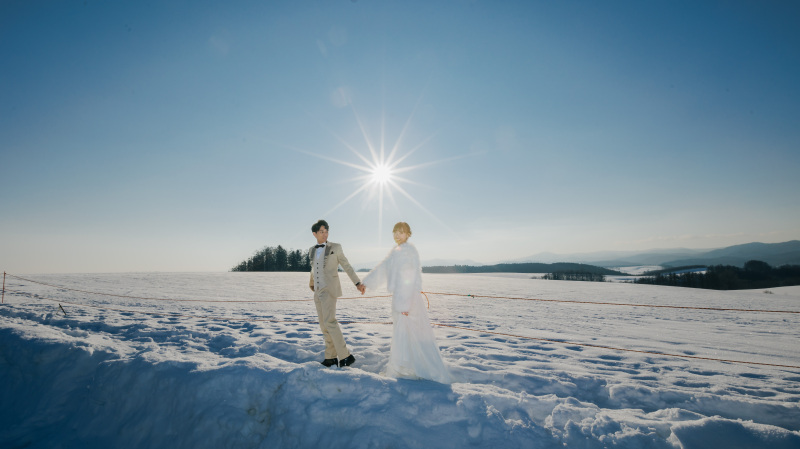 丘の上は日差しも眩しく