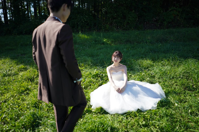 新郎さんを待つ新婦さん