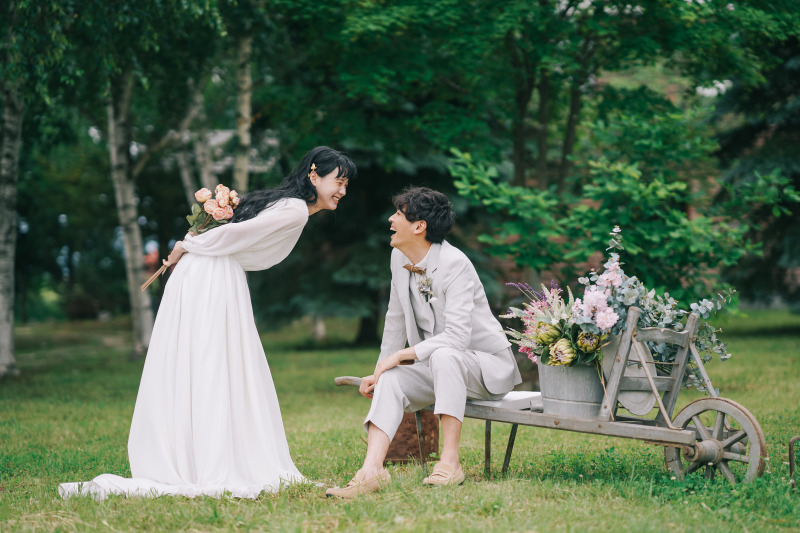 アンティーク雑貨を配置したお洒落なガーデンも自慢