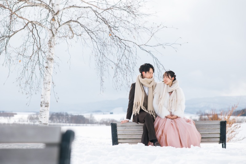 ベンチに座って