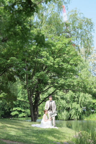 綺麗な緑と、暖かい日差しに囲まれて◎作りすぎない自然な二人を残します。お花畑や優しい写真が得意です！