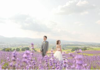 ラベンダーに囲まれて特別な写真