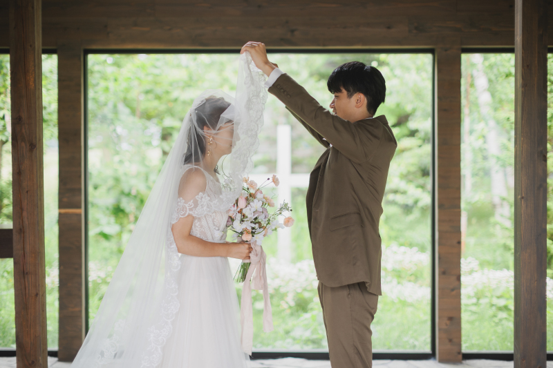 【かなやま湖+チャペルフォト+ガーデン撮影】衣装+ヘアメイク+アクセサリー+ブーケ等/写真データ300カット納品/美肌レタッチ
