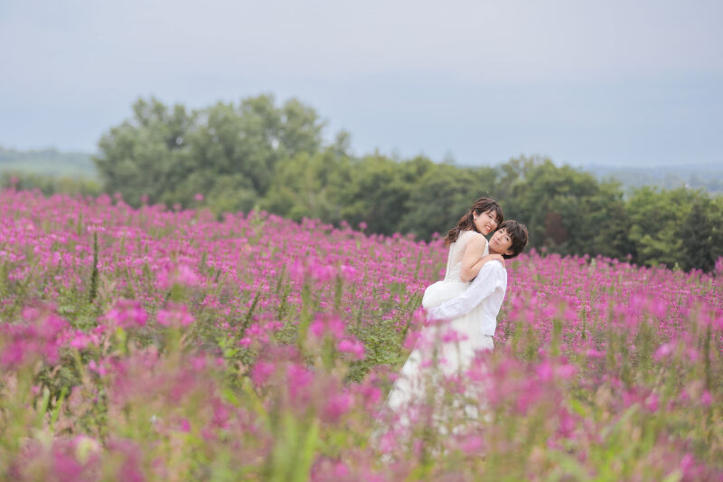 【富良野/美瑛 花畑ロケ撮影】衣装+ヘアメイク+アクセサリー+ブーケ等◎写真データ250枚+アルバム35cut/レタッチ修正