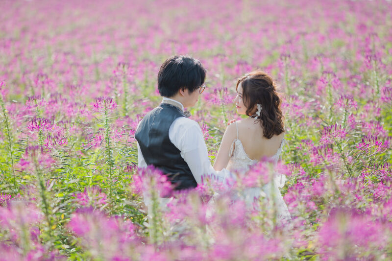 【富良野/美瑛 花畑フォト+チャペル撮影】衣装+ヘアメイク+アクセサリー+ブーケ等◎写真データ200カット納品(美肌レタッチ付)