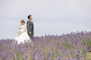 白ドレス×ラベンダーでのWedding　Photo／【お客様の声】