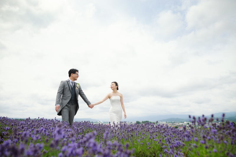 ラベンダー畑と水辺でのWedding Photo