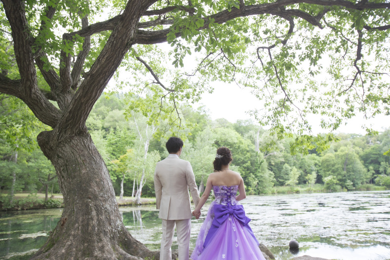 湧水と藻が作り出す透明の湖面