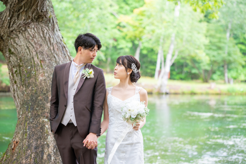 エメラルドグリーン