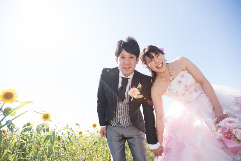 ひまわりと青空の余白