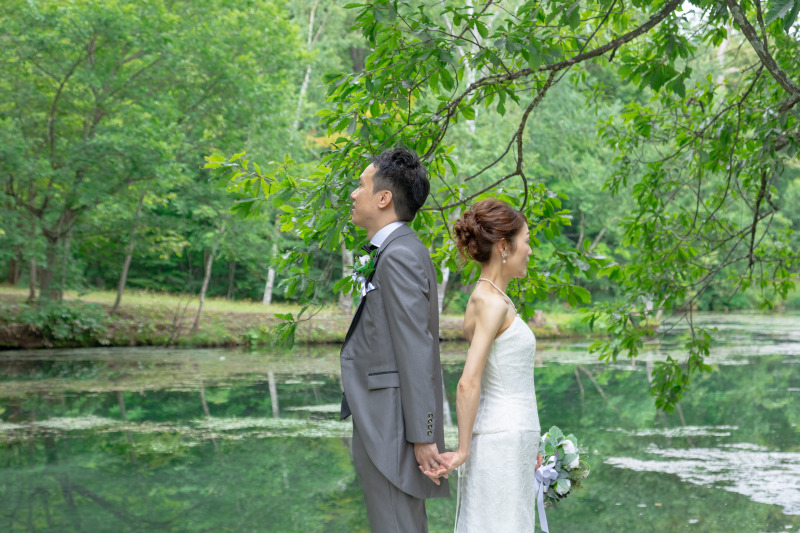 きれいな湧水と藻が湖面の透明の秘密
