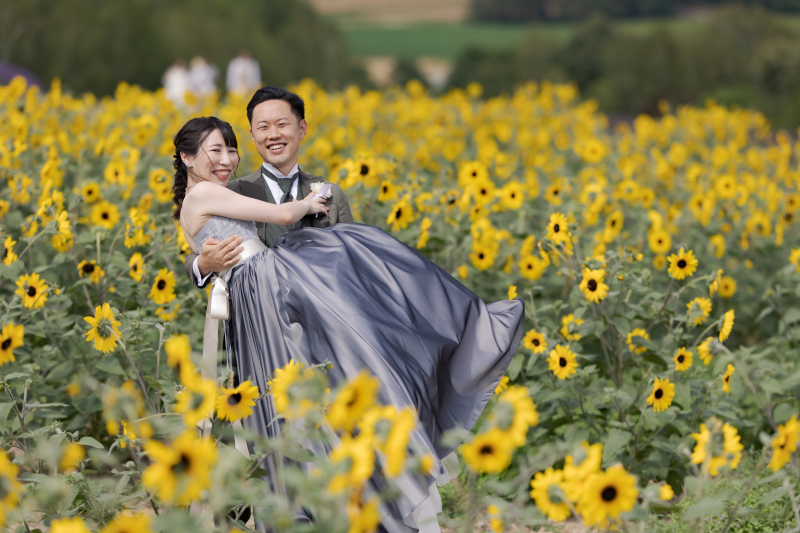 美瑛・青い池、四季彩の丘、富良野フラワーランドにカラードレスでカラフルなお花畑