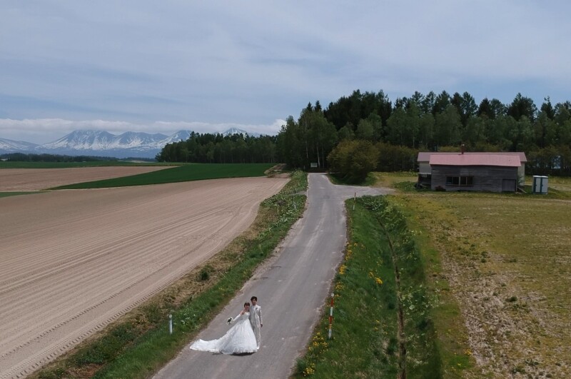 大雪・十勝岳連峰を望む広大な景色でドローン撮影