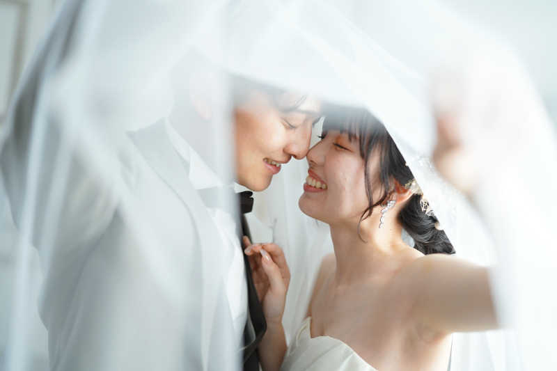 ベール越しにパシャリ♪スタジオ撮影