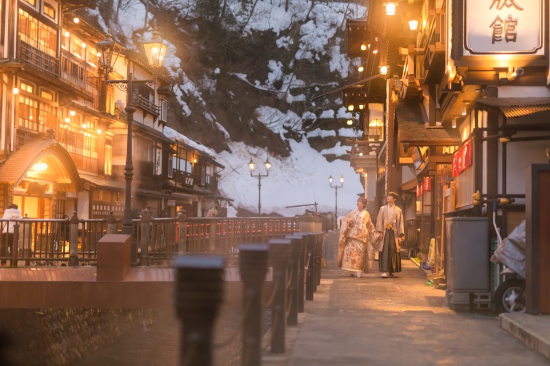 夜も更けてきて