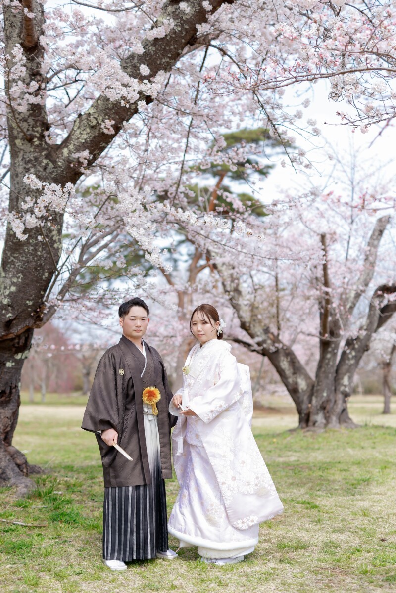 桜と立ち姿