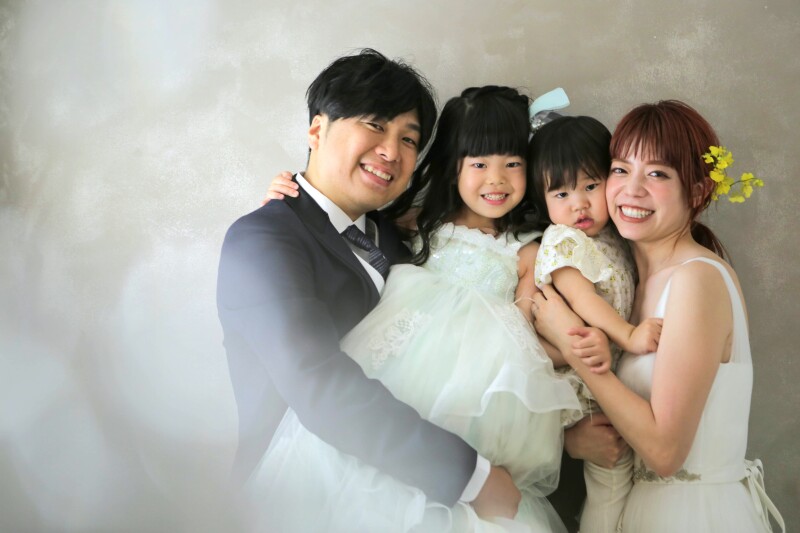 【家族(お子様)と一緒に記念撮影】スタジオ撮影・衣装1着・ファミリーベーシックプラン◇お子様衣装&データ3枚&美肌補正付き◇