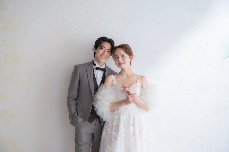 【オープニングムービー付きスタジオ撮影プラン】ドレスor和装どちらか1着と私服でも撮影!写真1枚&データ21カット込み