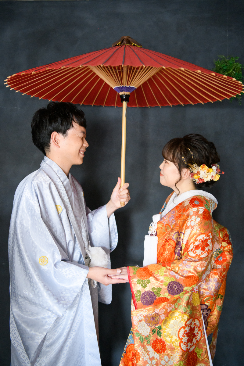 優しく見つめあって