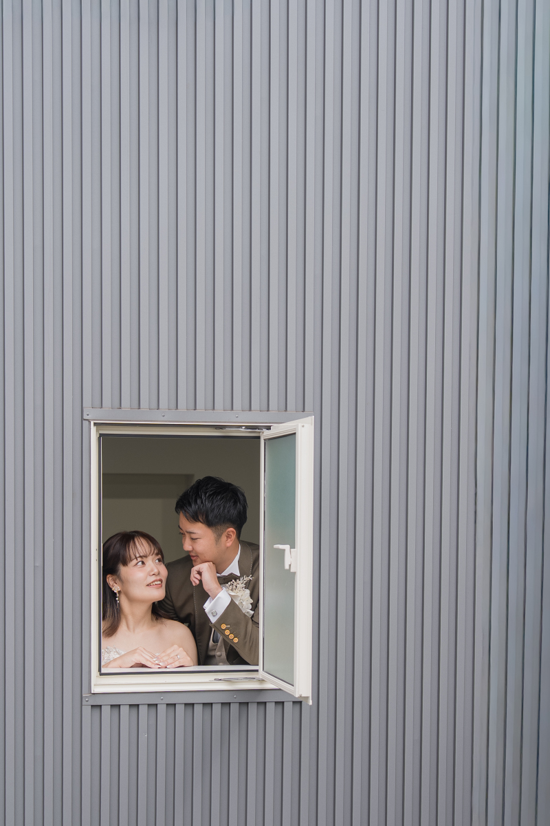 窓からひょっこり