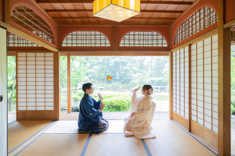 和装撮影の定番小物 紙風船も使って◎