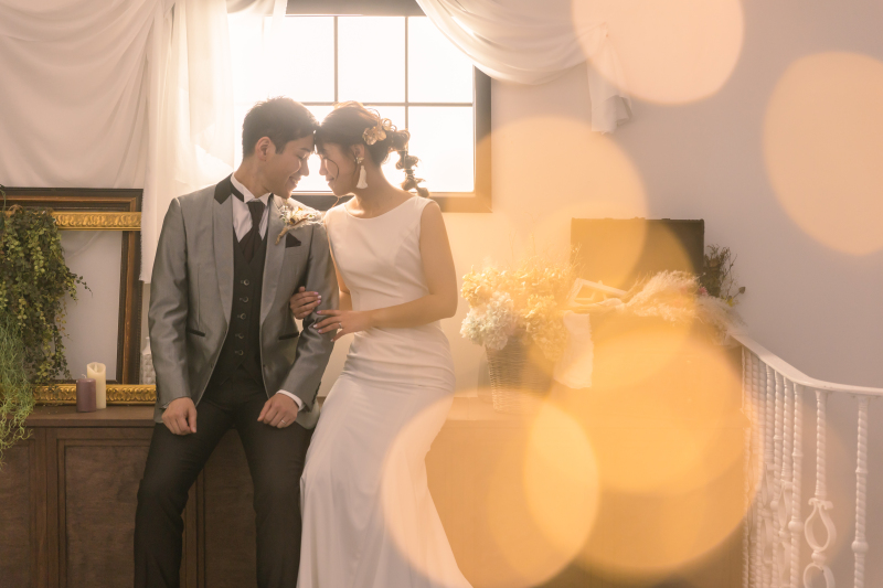 窓辺でおしゃべりしながら…