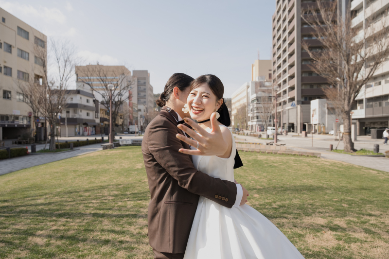 指輪にフォーカスを当てたショット