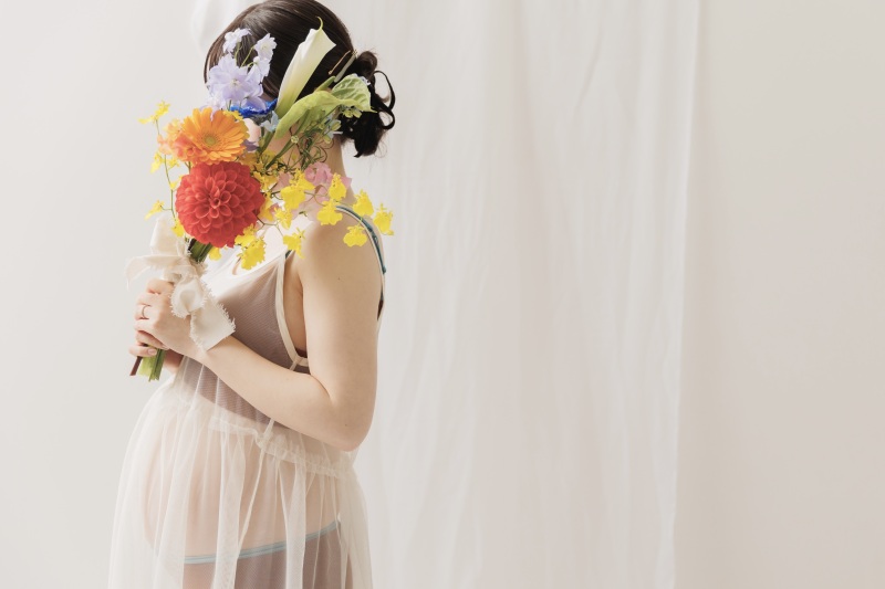 お腹を出したショットも